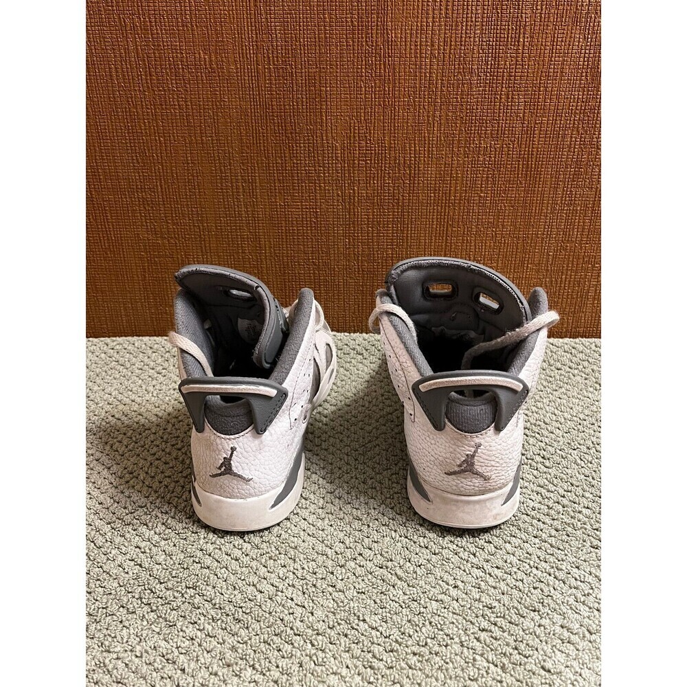 Nike Boys Air Jordan 6 DV3605-100 Gray Basketball Shoes /Sneakers Size 1Y - Picture 4 of 6